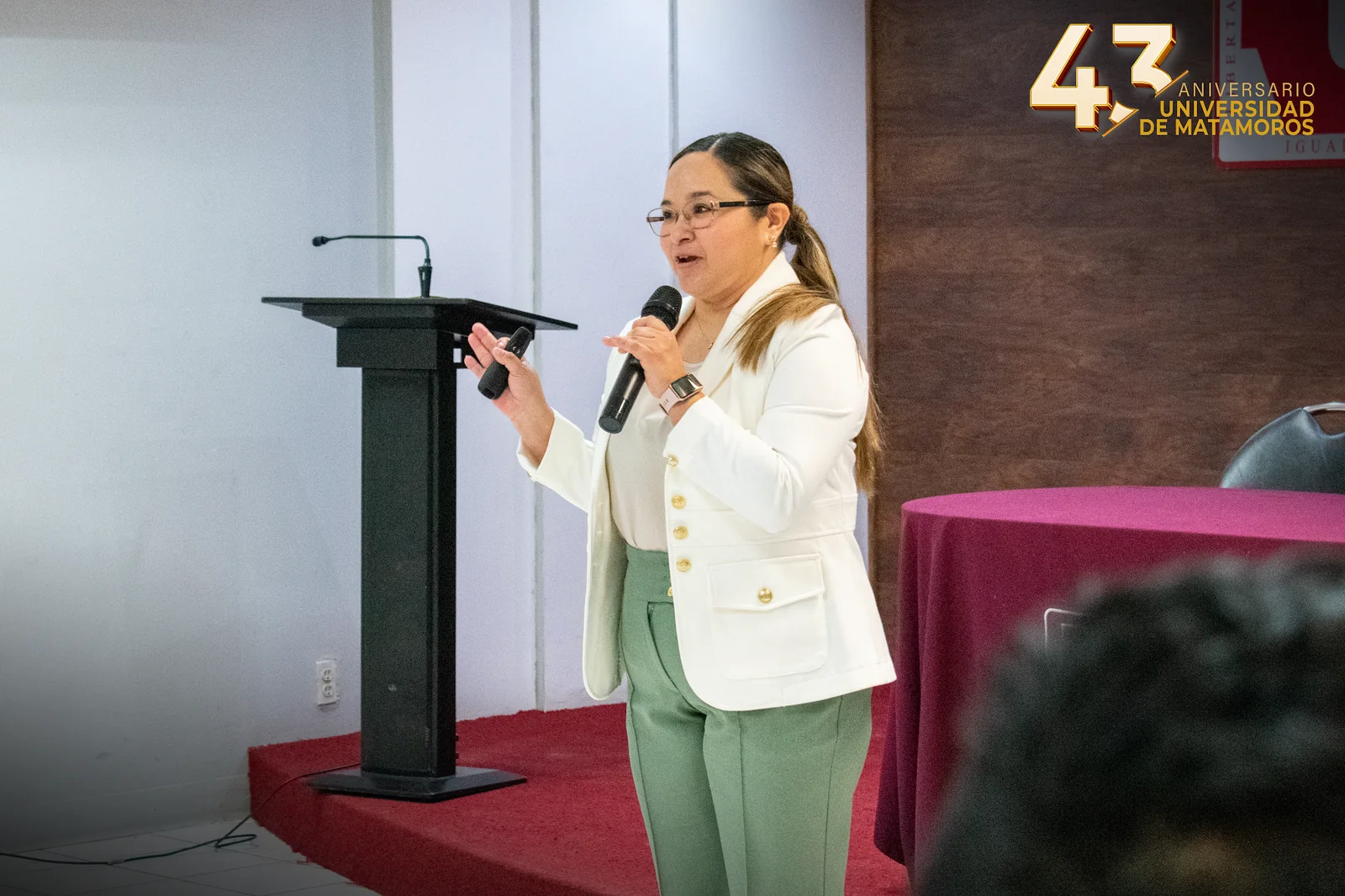 La M.E. Mayra Alejandra Mireles Alonso imparte una conferencia en la Universidad de Matamoros.