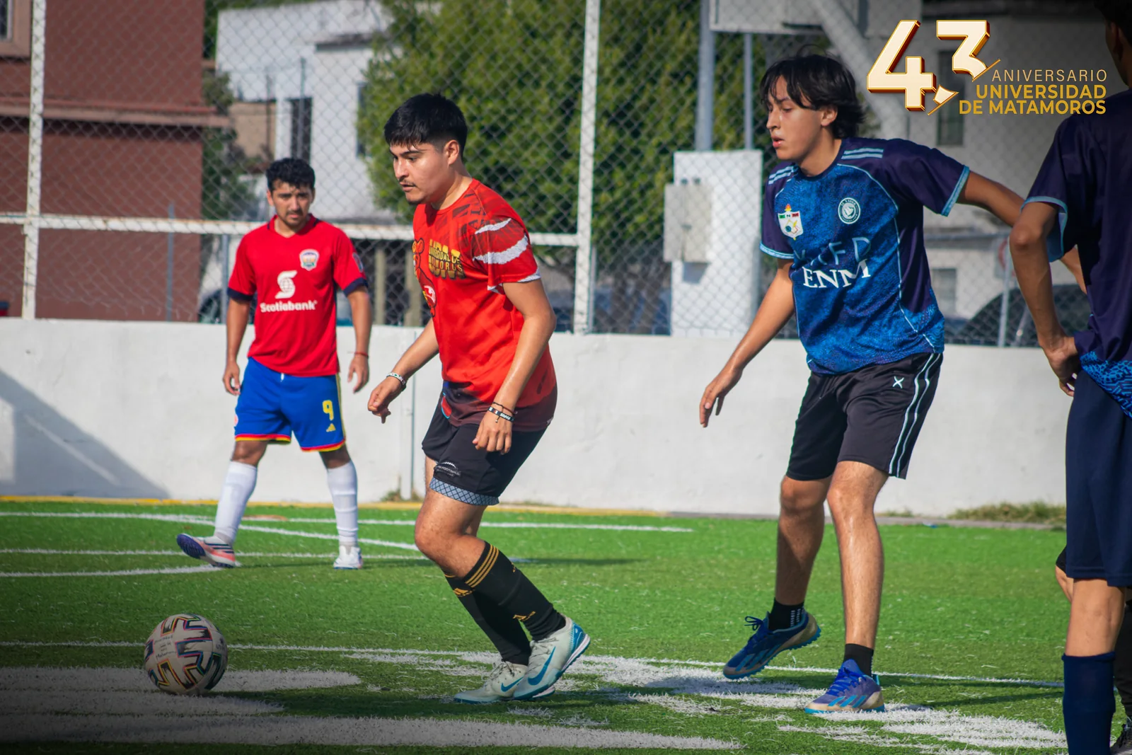 Un jugador de los Jaguares UDM participa en el encuentro ante la Escuela Normal Mainero.