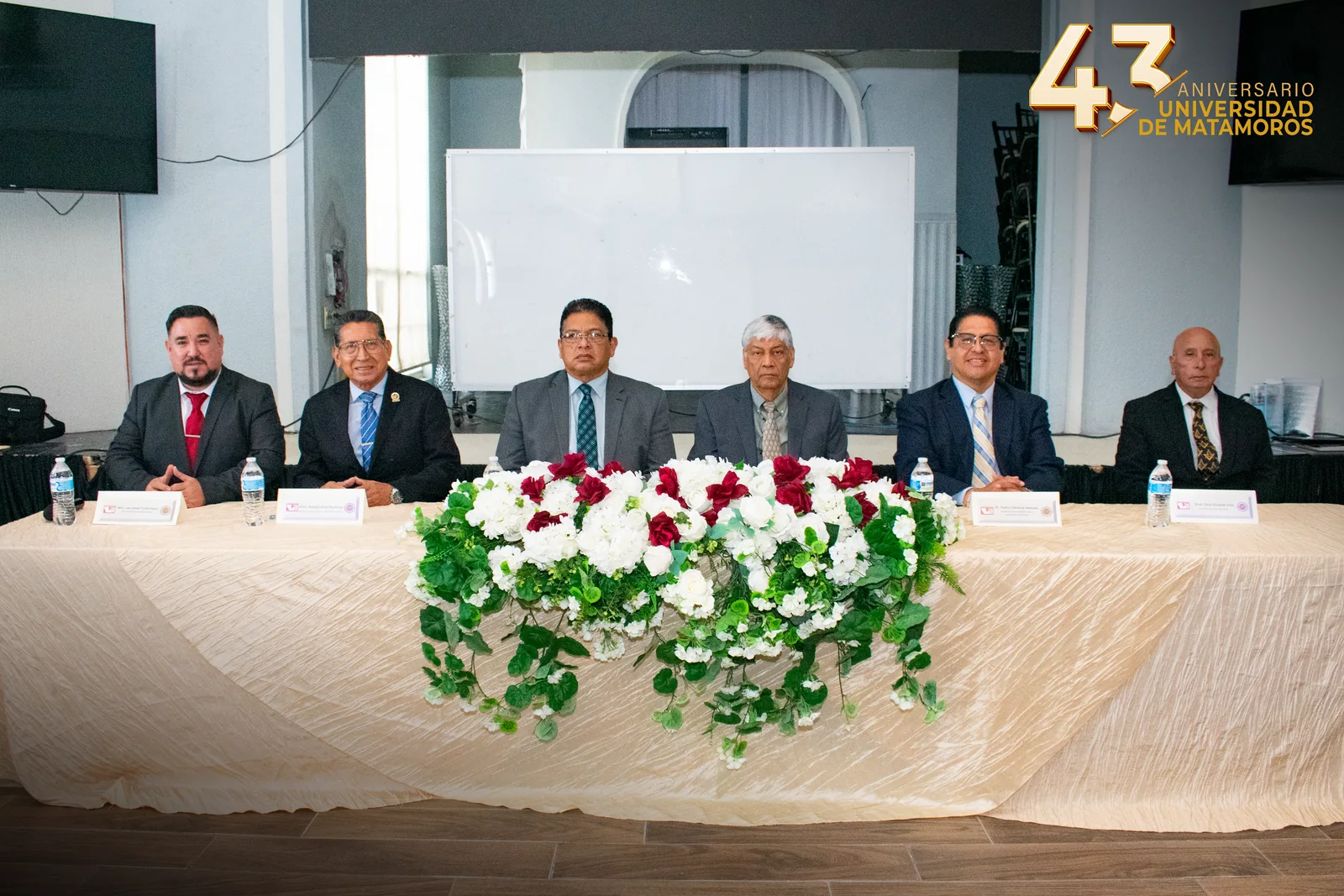 Presídium de la graduación de Ingeniería en Sistemas y Automatización de la UDM.